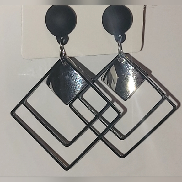 ๐๐๐จ๐ฆ๐๐ญ๐ซ๐ข๐ ๐๐ช๐ฎ๐๐ซ๐ ๐๐๐ง๐ ๐ฅ๐ ๐๐๐ซ๐ซ๐ข๐ง๐ ๐ฌ - Picture 3 of 3